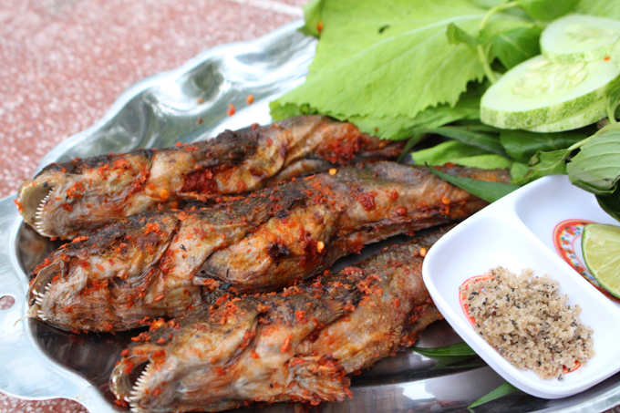 Món cá thòi lòi nướng là món ăn đặc sản ở Cà Mau