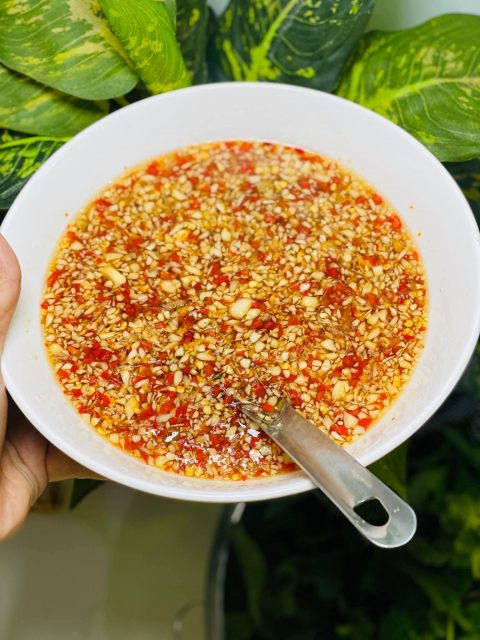 Mắm chua ngọt là nước chấm phổ biến của người Việt