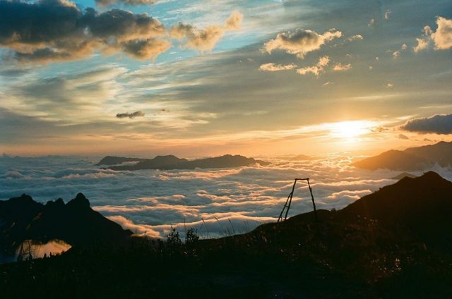 Ngắm mây và bình minh trên Núi Muối